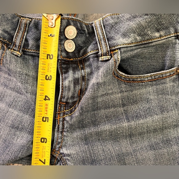 American Eagle -new without tags- low rise waist size 2 short. - Picture 4 of 5